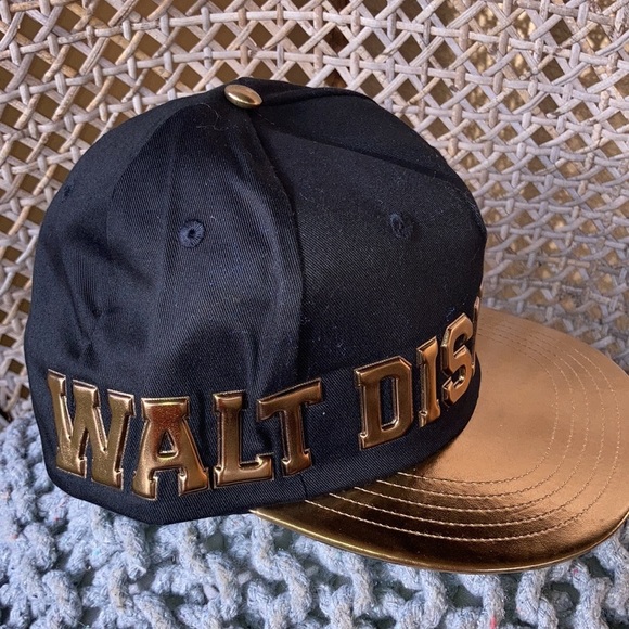 NWT snap back cap - Picture 2 of 7